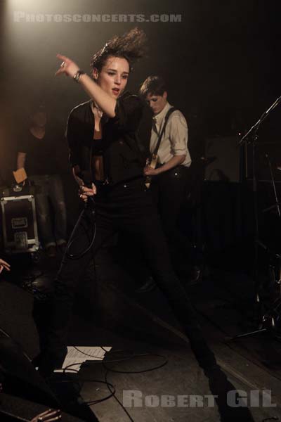 SAVAGES - 2015-12-01 - PARIS - La Maroquinerie - Camille Berthomier - Gemma Thompson